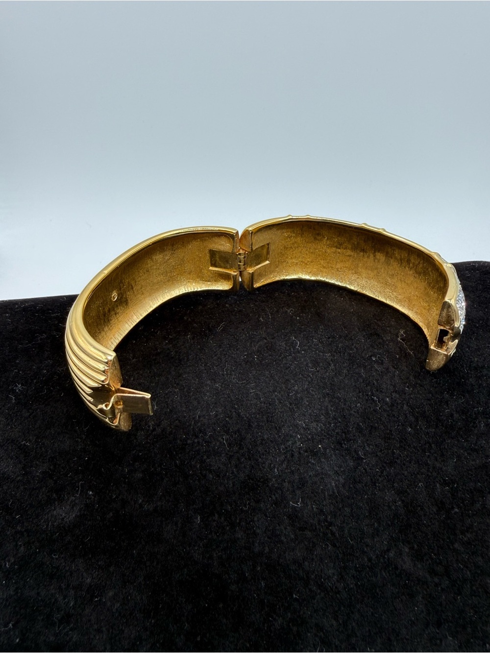 Vintage Swarovski Crystal Gold Tone Hinged Cuff Bracelet Baguette Pavé - Picture 6 of 7